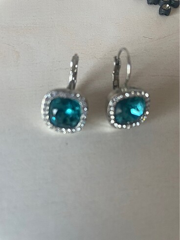 Turkuaz taşlı metal küpe