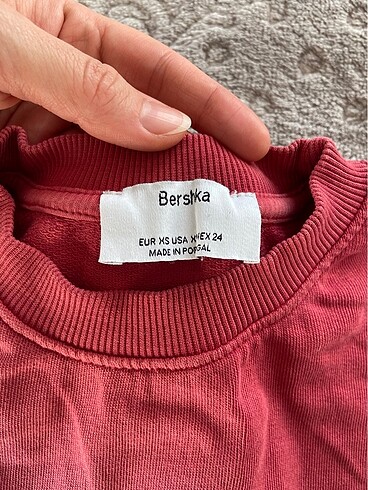 xs Beden Bershka kırmızı crop sweatshirt