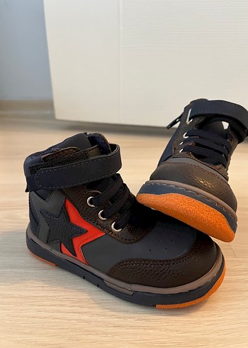 25 Beden Erkek çocuk bot