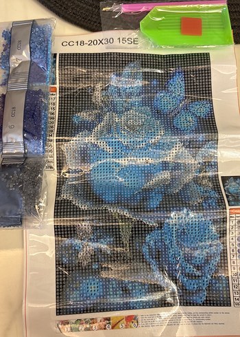 Mavi Kelebek ve Güller Puzzle Seti