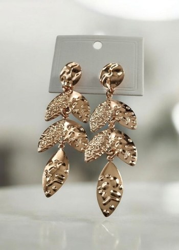 İşlemeli Püsküllü Uzun Altın Sarısı Küpe - Görsel 4