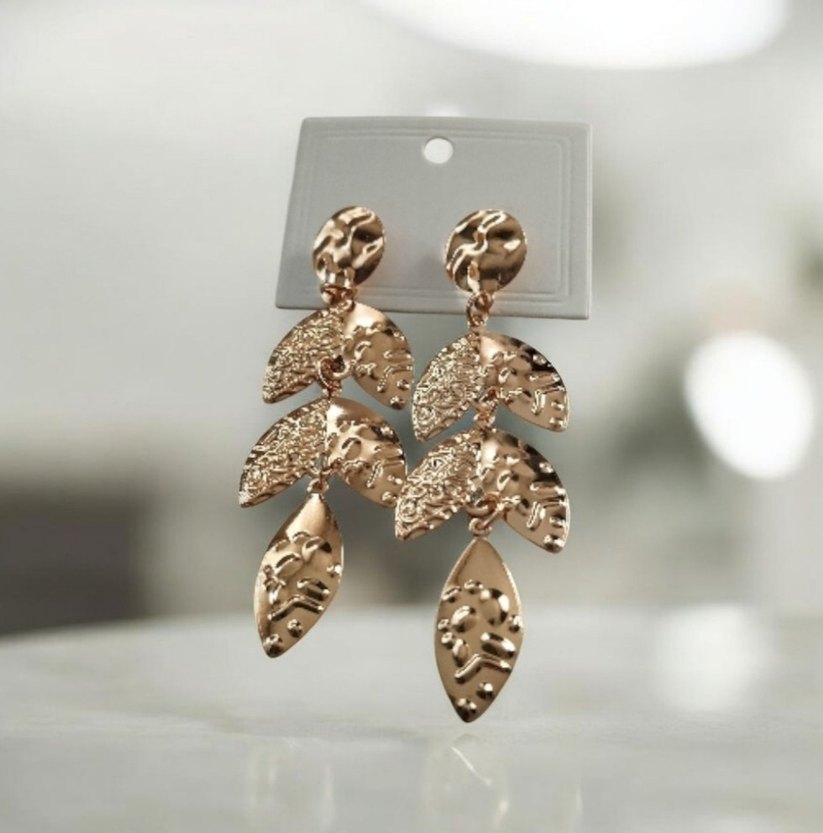 İşlemeli Püsküllü Uzun Altın Sarısı Küpe - Görsel 4