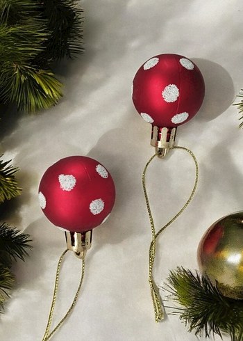 6 Adet Kırmızı Puantiyeli Yılbaşı Süsü Topları - Görsel 3