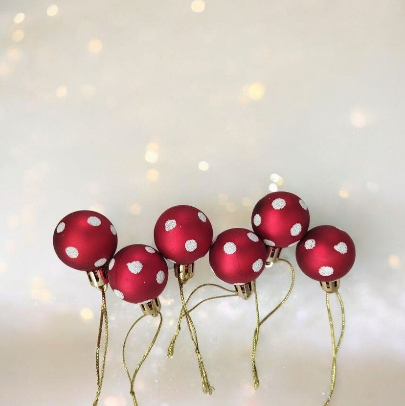 6 Adet Kırmızı Puantiyeli Yılbaşı Süsü Topları - Görsel 5