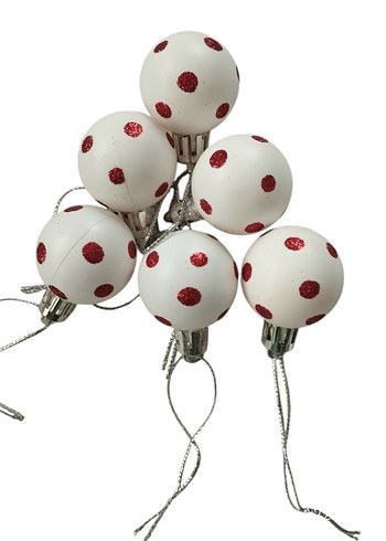 6 Adet Kırmızı Puantiyeli Beyaz Yılbaşı Süsü Topları - Görsel 3