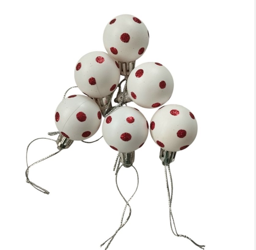 6 Adet Kırmızı Puantiyeli Beyaz Yılbaşı Süsü Topları - Görsel 3