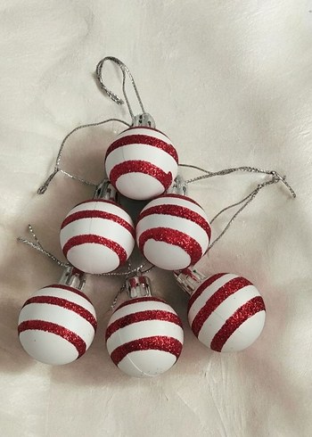 6 Adet Kırmızı Simli Beyaz Yılbaşı Topu - Görsel 3