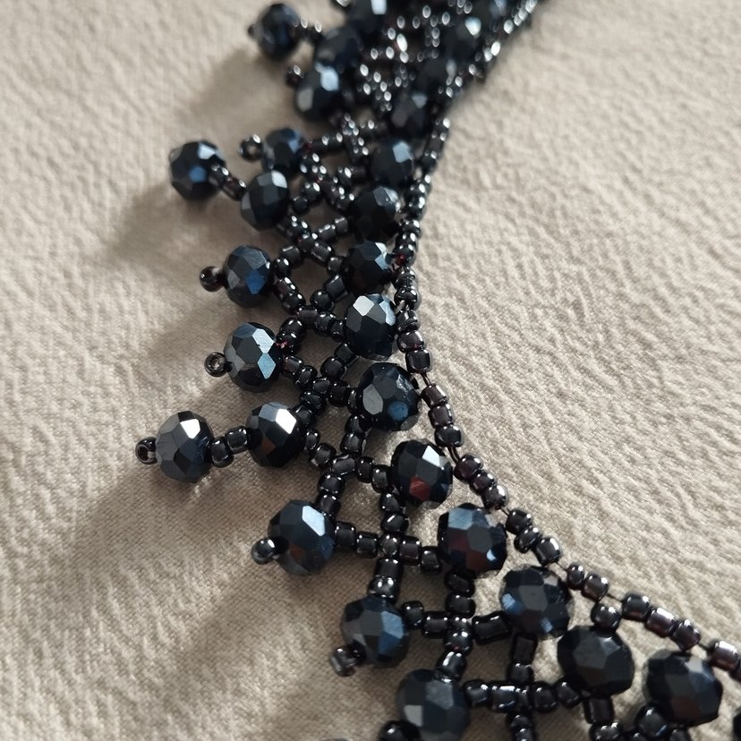 Gri Gotik İşlemeli Boncuklu Handmade Kolye - Görsel 3