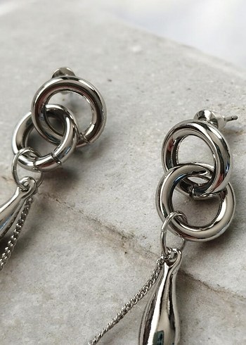 Zincir Detaylı Minimalist Midi Küpe - Görsel 4