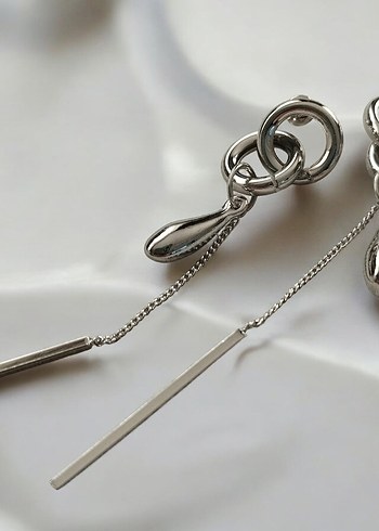 Zincir Detaylı Minimalist Midi Küpe - Görsel 6