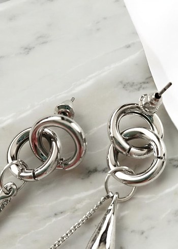 Zincir Detaylı Minimalist Midi Küpe - Görsel 5