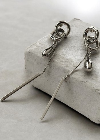 Zincir Detaylı Minimalist Midi Küpe - Görsel 3