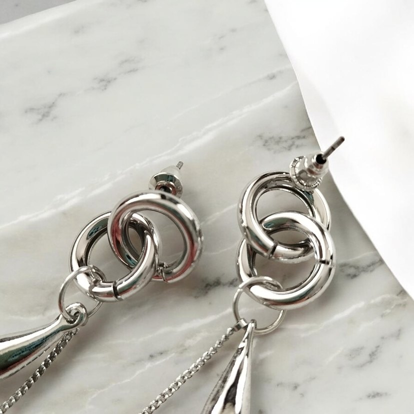 Zincir Detaylı Minimalist Midi Küpe - Görsel 5