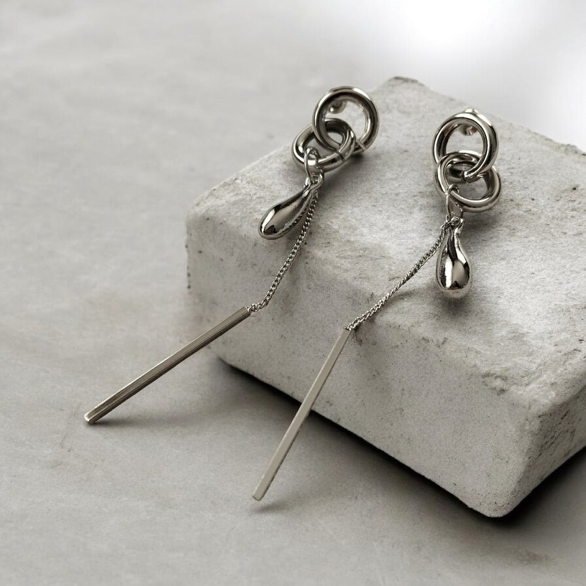 Zincir Detaylı Minimalist Midi Küpe - Görsel 3