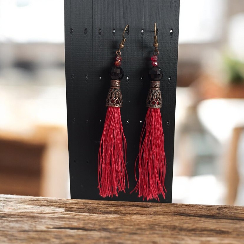 Uzun Püsküllü Kırmızı Bohem Küpe - Görsel 5