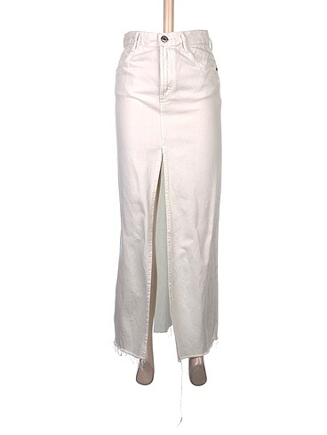 Bershka Uzun Etek %70 İndirimli.