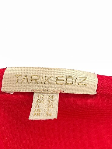 34 Beden kırmızı Renk Tarık Ediz Uzun Abiye %70 İndirimli.