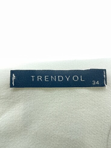 34 Beden beyaz Renk Trendyol & Milla Ceket %70 İndirimli.