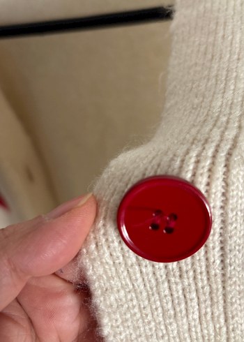 Nakışlı Kiraz Desenli Beyaz Triko Hırka - Görsel 2