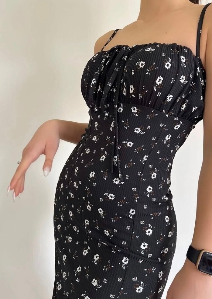 Siyah Çiçekli Askılı Uzun Elbise - Görsel 4