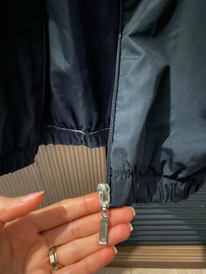 Siyah yagmurluk - Görsel 3