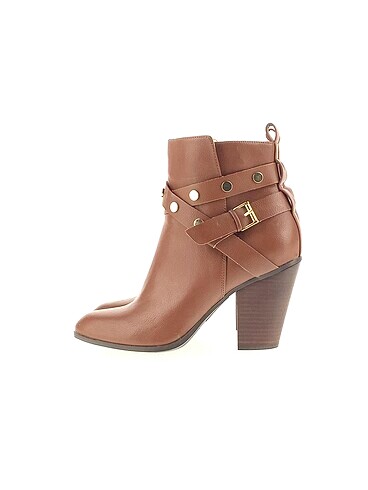 Nine West Bot %70 İndirimli.