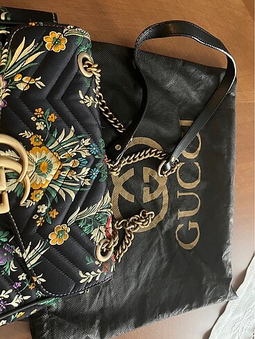 Gucci Çok şık bir üründür. Dubai den alınmıştır.
