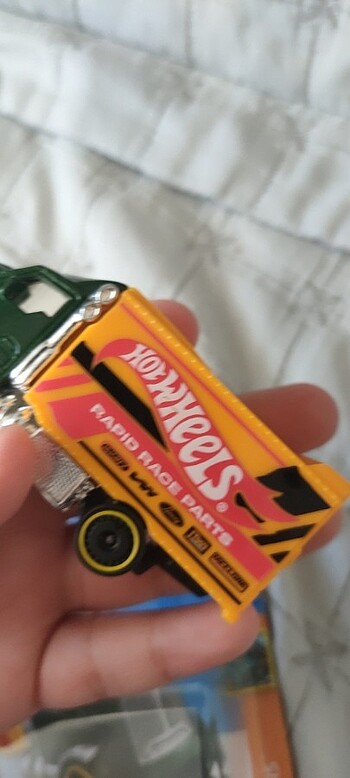 Beden Renk Hıway hauler 2 araba HOTWEELS
