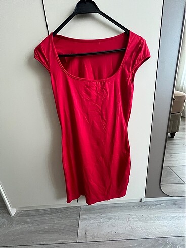 Kırmızı Elbise - Görsel 4