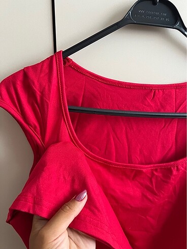 Kırmızı Elbise - Görsel 5
