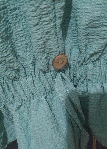 V Yaka Düğme Detaylı Turkuaz Keten Bluz - Görsel 4