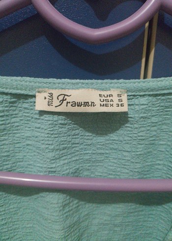 V Yaka Düğme Detaylı Turkuaz Keten Bluz - Görsel 2