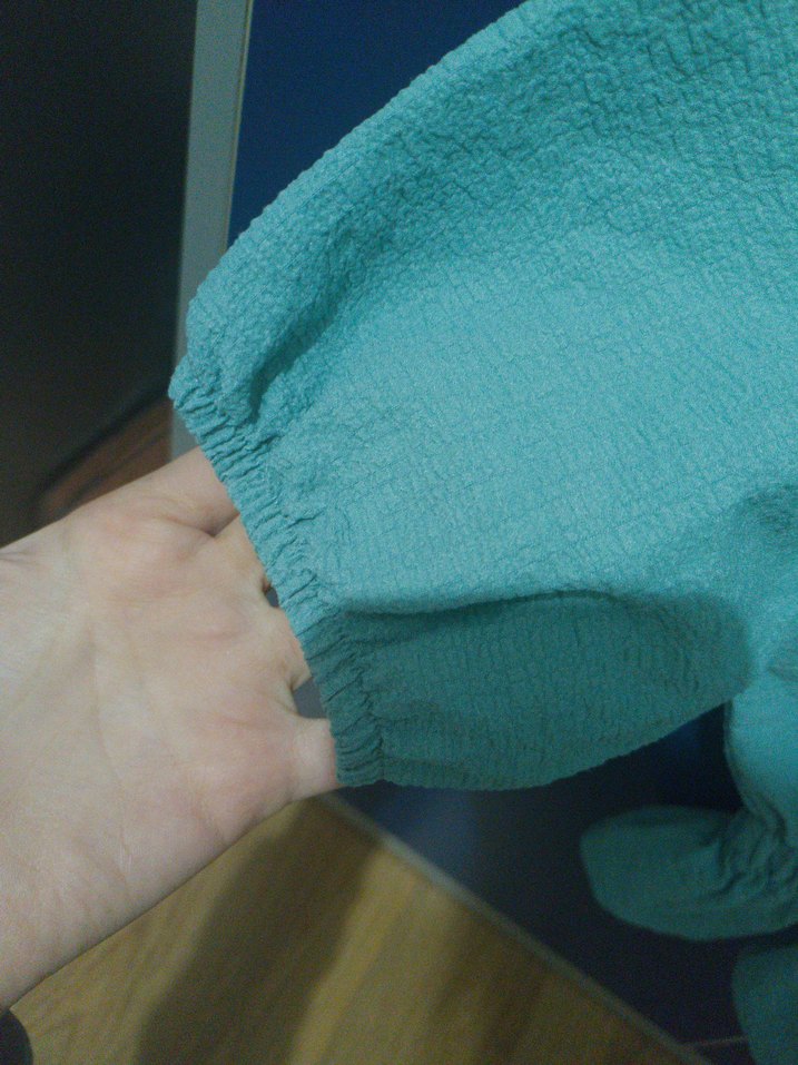 V Yaka Düğme Detaylı Turkuaz Keten Bluz - Görsel 3