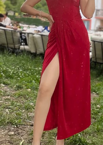Kırmızı Drapeli Uzun Straplez Elbise