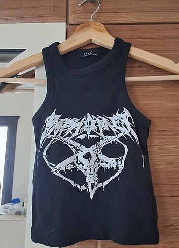 Metalhead crop