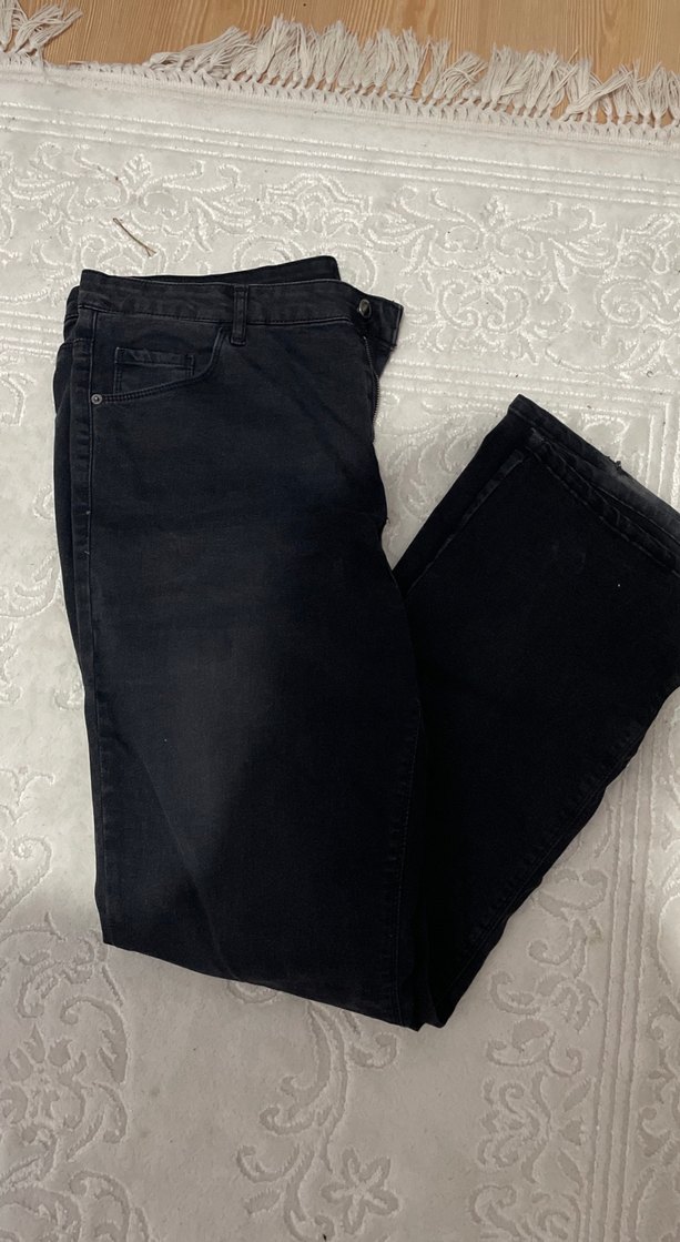 Kadın Siyah Kemerli Normal Boy İspanyol Paça Kot Pantolon - Görsel 2