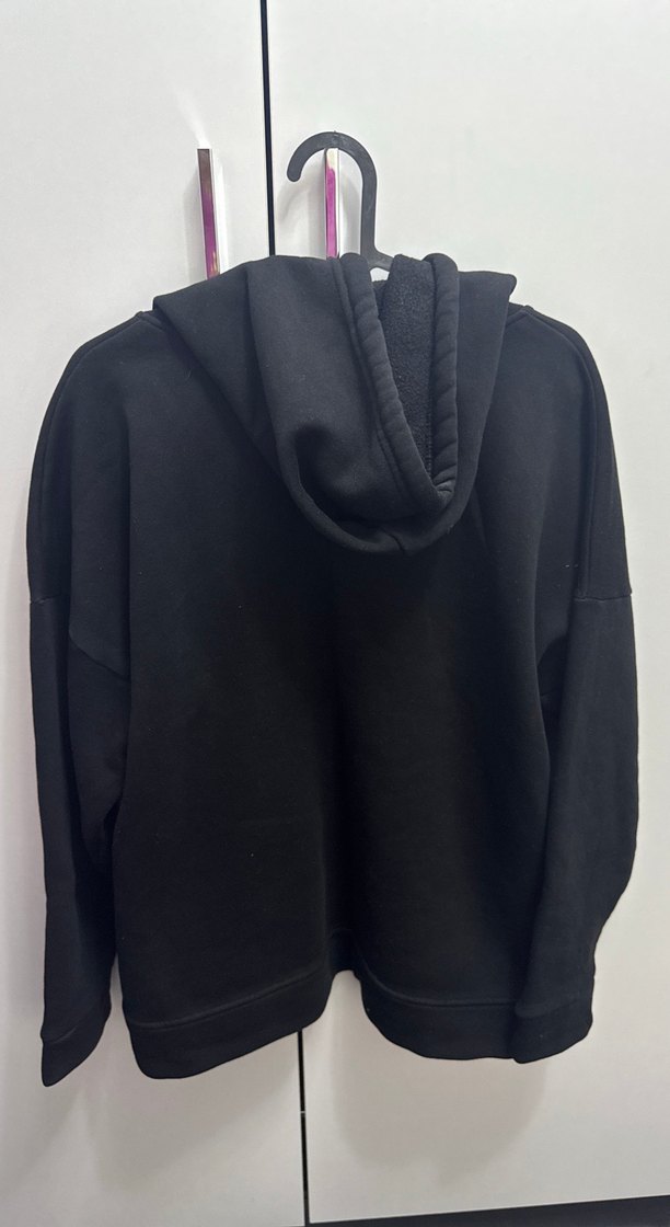 Siyah Kapüşonlu Mavi Baskılı Sweatshirt - Görsel 2