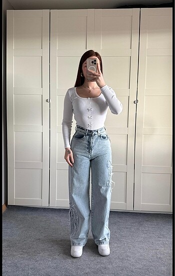 Bershka Fiyonk detaylı jean