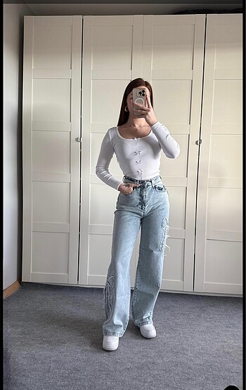 36 Beden mavi Renk Fiyonk detaylı jean