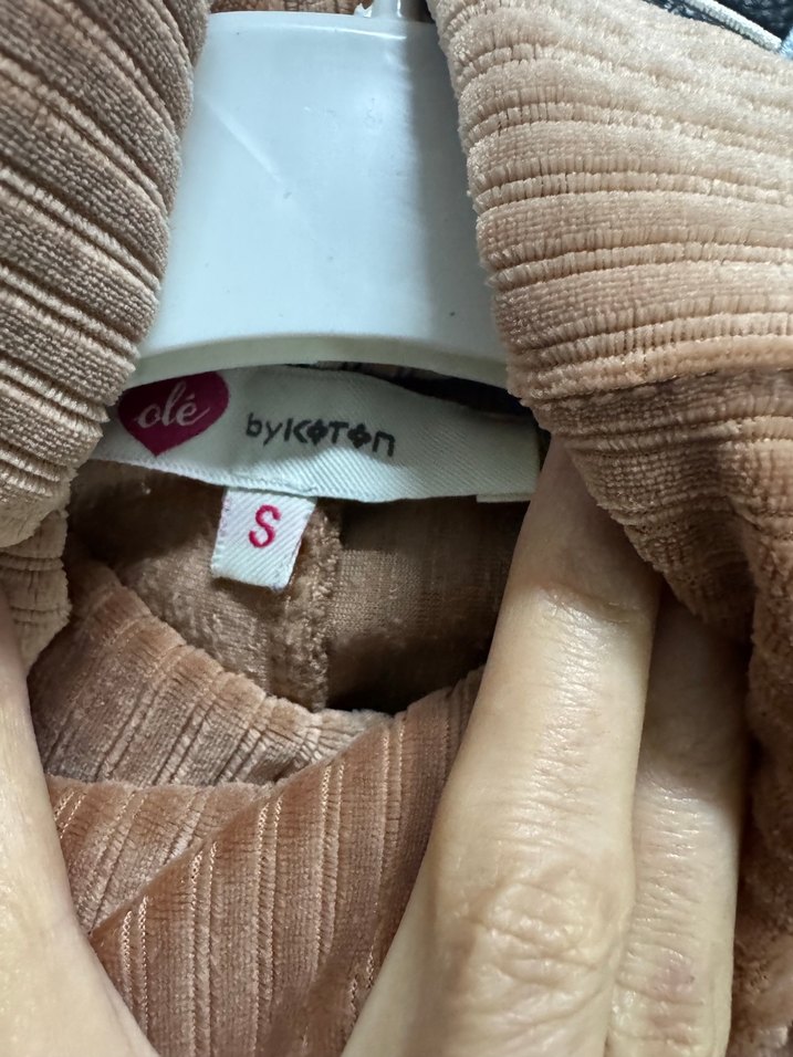 Bej Yüksek Yakalı Kadın Kadife  Kazak - Görsel 2