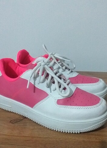 Yeni pembe beyaz tertemiz hiç kullanılmadı