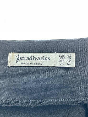 42 Beden siyah Renk Stradivarius Mini Etek %70 İndirimli.