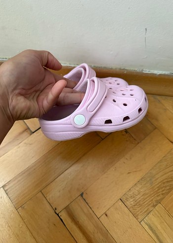 25 Beden Kız Çocuk Pembe Tokalı Terlik