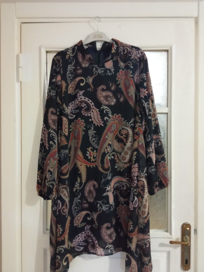 Çok Renkli Desenli Uzun Tunik - Görsel 3