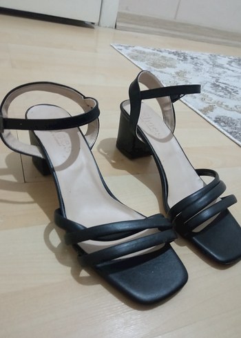 Siyah Kadın Tokalı Topuklu ayakkabı - Görsel 6