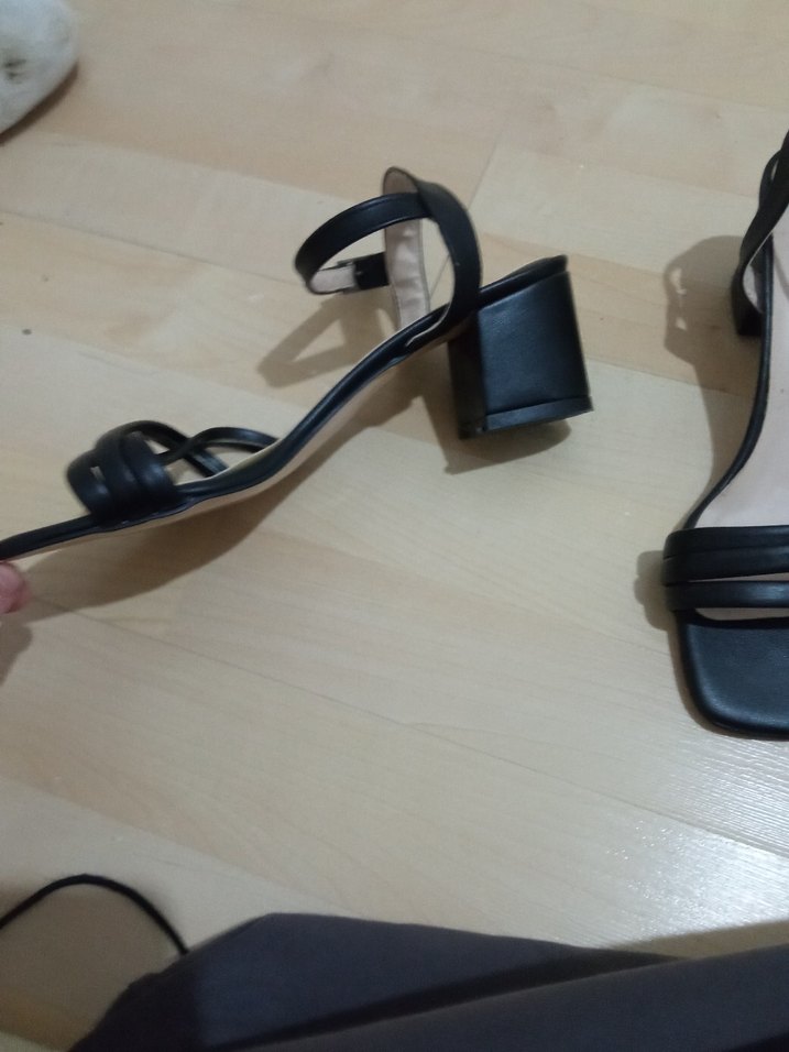 Siyah Kadın Tokalı Topuklu ayakkabı - Görsel 4