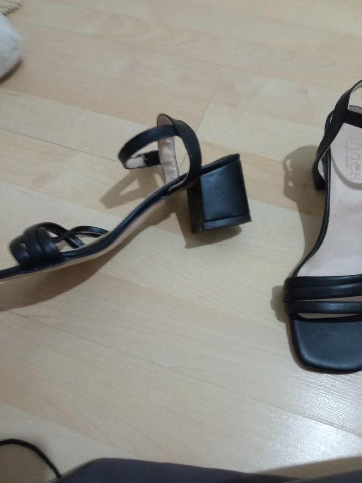 Siyah Kadın Tokalı Topuklu ayakkabı - Görsel 3