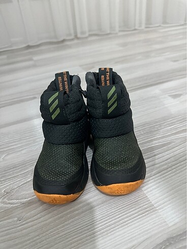 22 Beden gri Renk Adidas 22 no kar botu
