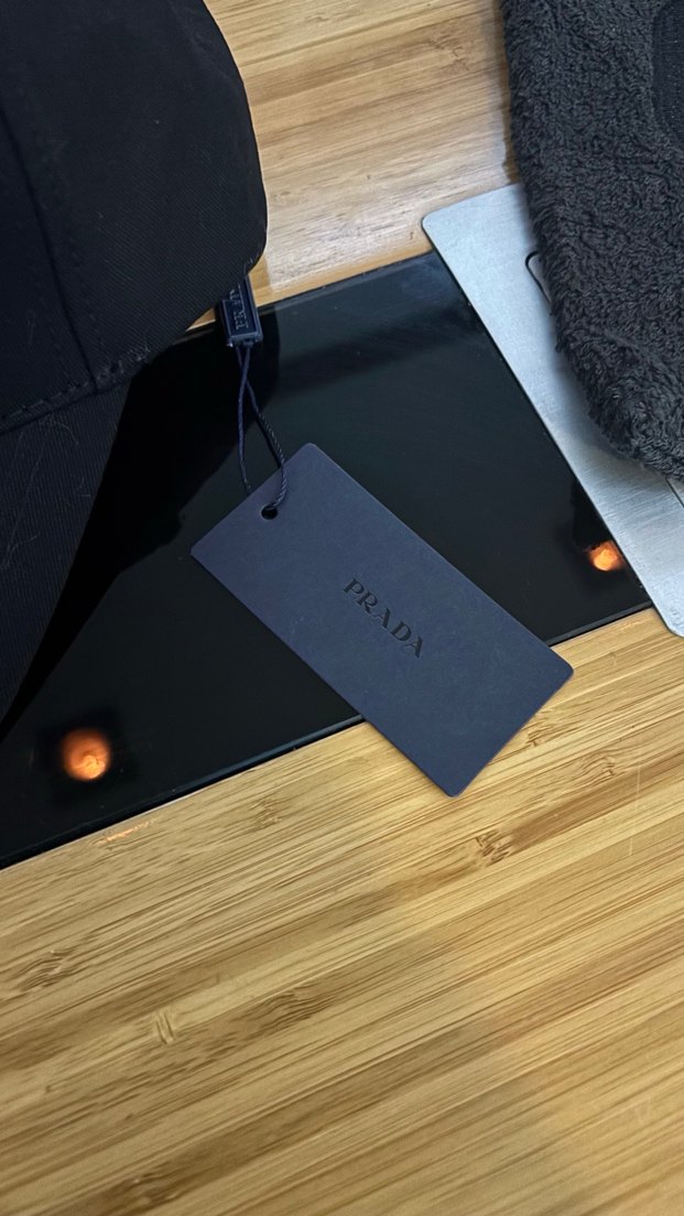 Prada Şapka - Görsel 2