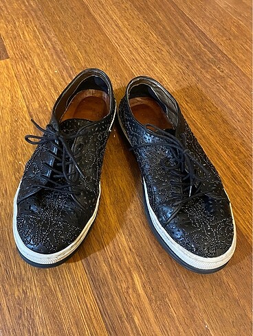 Capriolo Hueva sneakers. 38 numara.